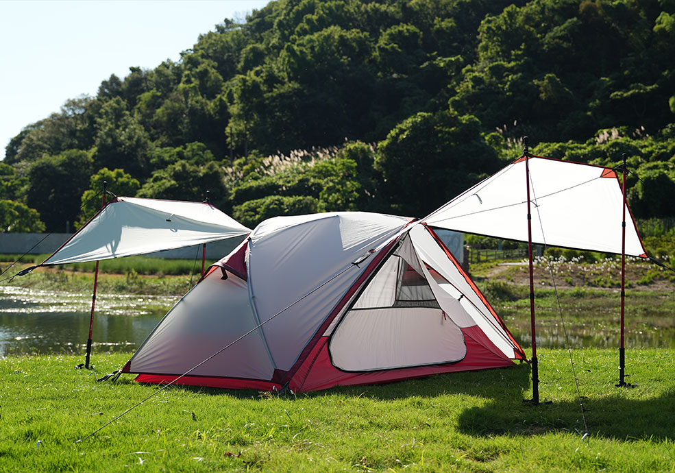 Lightweight hiking tent with awnings at the front and back